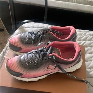 Skechers Gray and Pink Sneakers with Breathable Mesh